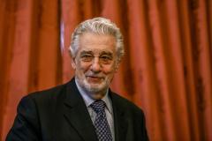 MADRID.-Plácido Domingo se une a los villancicos de la Real Casa de Correos y visita el Belén