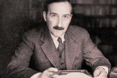 El escritor austriaco Stefan Zweig en una imagen de finales de los años 20 en su casa de Salzburgo.