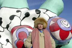 French-born artist Niki de Saint Phalle posing in front of her `Nana`sculptures on display in Hanover