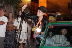 La marchadora María Pérez celebra sus medallas mundialistas en su pueblo, Orce