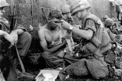 Marines heridos durante los combates en el interior de la Ciudadela de Hué