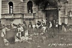 Maderistas entrando al casino de La Laguna, durante la matanza del Torreón