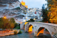 Vista del Alcalá del Júcar desde la entrada del puente romano