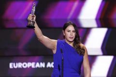 Karla Sofia Gascon después de recoger su reconocimiento en la gala del cine europeo que se ha celebrado en Lucerna