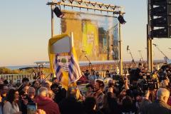 23/12/2024 El cantante isleño Manuel Carrasco descubre la placa con la avenida que lleva su nombre en la barriada de Punta del Caimán, en Isla Cristina (Huelva).CULTURA ANDALUCÍA ESPAÑA EUROPA HUELVA SOCIEDADM.R/EUROPA PRESS