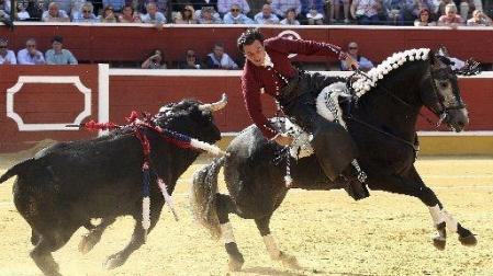 El rejoneador Andy Cartagena en la plaza de toros de Soria