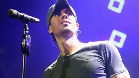 Enrique Iglesias se desnudará en público si España gana el Mundial