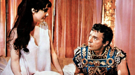 Elizabeth Taylor y Richard Burton, como la faraona y Marco Antonio en “Cleopatra”