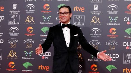 El actor Carlos Santos a su llegada a la gala de entrega de los Premios Goya 2020 que se celebra esta noche en el Palacio de los Deportes José María Martín Carpena de Málaga.