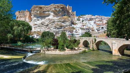 Alcalá del Júcar, en Albacete, es un buen ejemplo de las sorpresas rurales que alberga Castilla-La Mancha