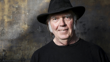 Neil Young vende los derechos de más de 1.080 canciones suyas, la mitad de su catálogo, a la compañía Hipgnosis