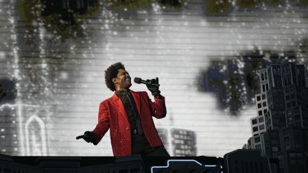 El artista antiguamente conocido como The Weeknd, en el descanso de la Super Bowl