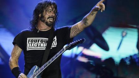 Dave Grohl durante su actuación en Rock In Rio Brasil