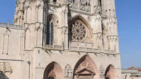 La Catedral de Burgos celebra su VIII Centenario con una tarta de 800 velas