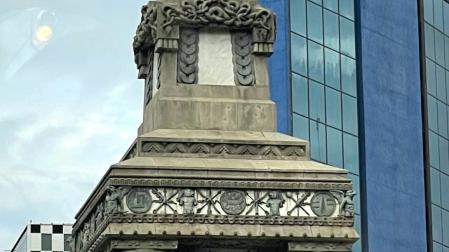 El monumento en Paseo de la Reforma dedicado a Cuauhtémoc