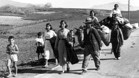 La conocida como "carretera de la muerte", que une Málaga con Almería, es un tramo que hace alusión a las víctimas de la conocida como Desbandá, las cuales fueron perseguidas y masacradas por las tropas franquistas en febrero del 37