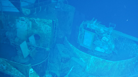 Imagen de un buque hundido en el mar