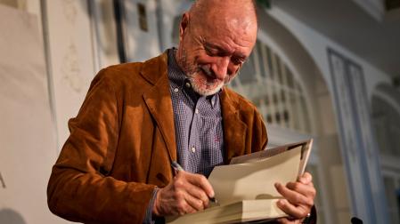 El escritor Arturo Pérez-Reverte, durante la presentación de "Revolución"