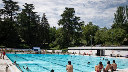 Imagen de archivo de una piscina municipal