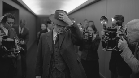 Imagen cedida por Universal Pictures en la que aparece Cillian Murphy interpretando a Robert Oppenheimer