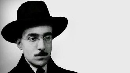 Pessoa fue educado en Sudáfrica, en una escuela católica irlandesa de Durban