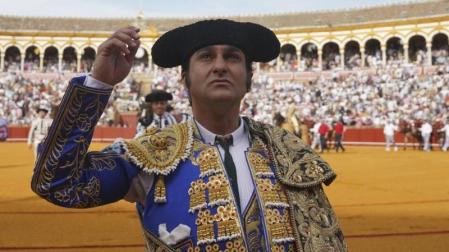 Detalle de Morante de la Puebla tras realizar el paseillo durante la corrida del Domingo de Resurrección en la plaza de toros de la Real Maestranza de Caballería de Sevilla, a 17 de abril de 2022 en Sevilla (Andalucía, España)