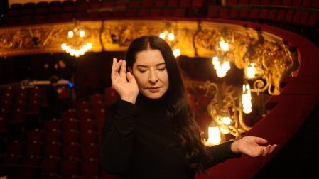 La artista Marina Abramovic posa en el Gran Teatre del Liceu