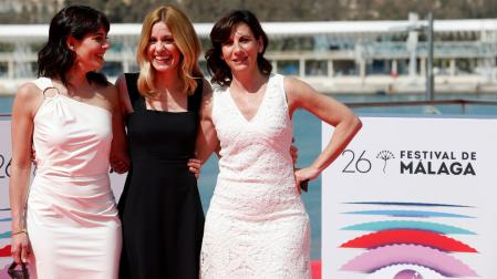 De izda. a dcha., Eva Ugarte, Alexandra Jiménez y Malena Alterio presentando "Bajo terapia" en el Festival de Málaga