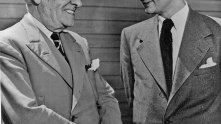 Foto archivo donde aparecen el filósofo español José Ortega y Gasset (izq) junto al poeta español Juan Ramón Jiménez (der)