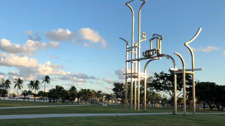 Balcón de la Habana. 21 metros de altura. Acero inoxidable,2016. Perez Museum. Miami. 