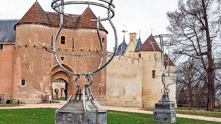 Vases des Tuileries. Hormigón negro y acero inoxidable. Château d'Ainay le Vieil 2023.   