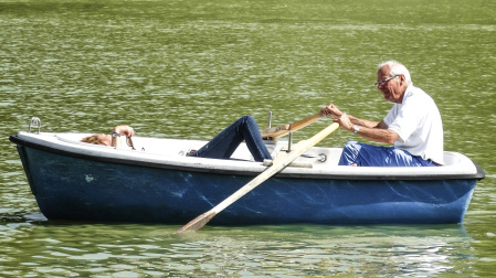 La expresión "no dar un palo al agua" tiene su origen en las galeras