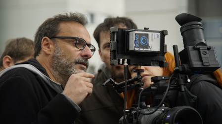 El director Alfonso Cortés-Cavanillas durante el rodaje de "El Molino"