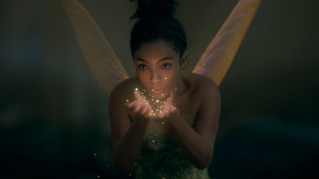 La actriz Yara Shahidi es la encargada de dar vida a la nueva Campanilla en la última versión de Peter Pan dirigida por David Lowery