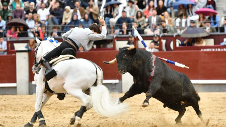 Guillermo Hermoso de Mendoza corta una oreja al sexto