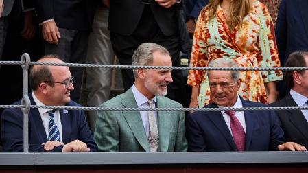 El Rey Felipe VI en Las Ventas, con Miquel Iceta y Paco Ojeda © Alberto R. Roldán / Diario La Razón.