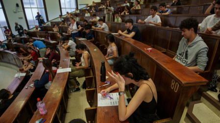 Examen EVAU en la Facultad de Farmacia.