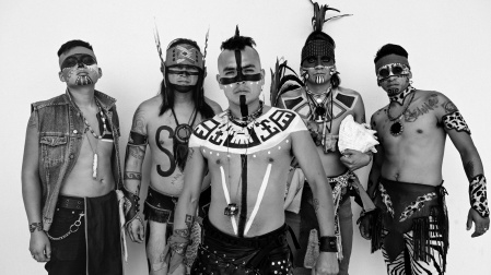 Los Cogelones, el grupo que mezcla punk-rock con el espíritu mexica