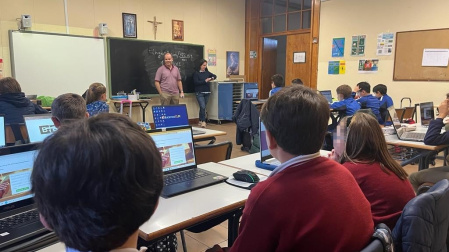 Alumnos y profesores del Colegio Sagrado Corazón Agustiniano en Guadalajara. 