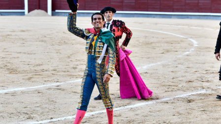 Calita da dos vueltas al ruedo y David de Miranda una, con interesantes toros de Román Sorando