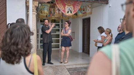 Fernando Carmena y Maral Kekejian en la entrada de "La verbena de la Paloma. Culto, fiesta y zarzuela", en Almagro 