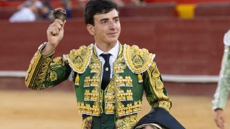 Nek Romero cortó una oreja