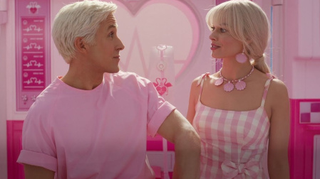 Ryan Gosling como Ken y Margot Robbie como Barbie en la película dirigida por Greta Gerwig