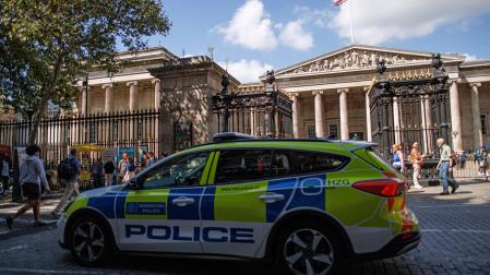 Un coche de la Policía delante del British Museum