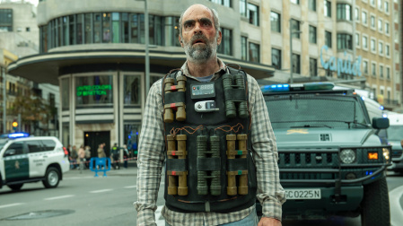 Luis Tosar, tomando la Gran Vía, en "Todos los nombres de Dios"