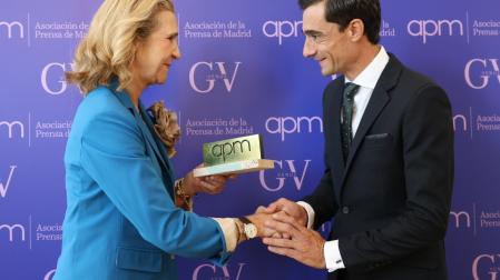 La infanta Elena entrega a Paco Ureña la Oreja de Oro de la APM, a la que felicita por "cuidar las tradiciones"