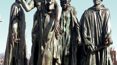 Una versión de "Los burgueses" de Rodin ubicada en el puerto de Calais