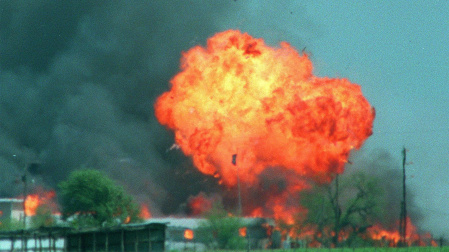 El rancho de Waco en llamas 