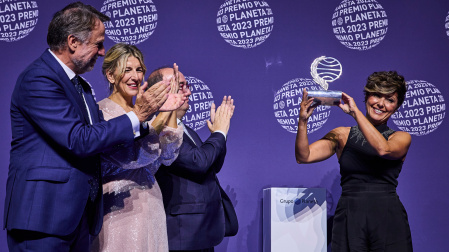 Acto de entrega de la LXXII edición del Premio Planeta de Novela 2023. Ganadora. Sonsoles Onega y Finalista Alfonso Goizueta.