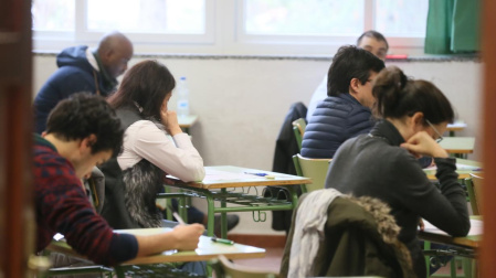 Opositores en un examen